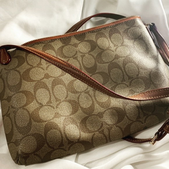Monogram coach crossbody - Picture 5 of 10